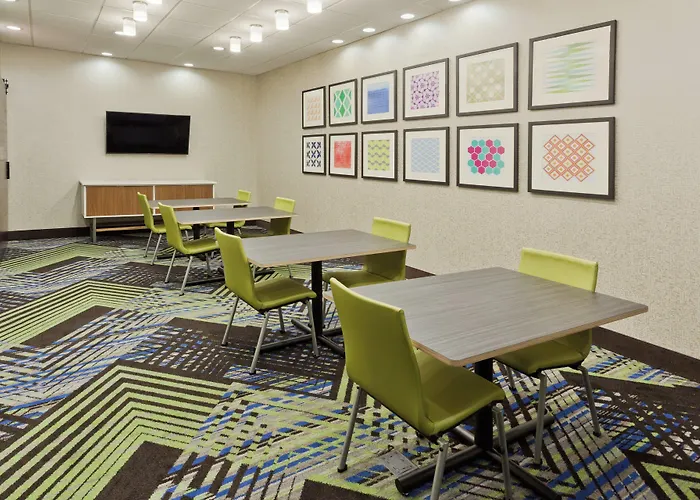 Holiday Inn Express & Suites - Fayetteville By Ihg